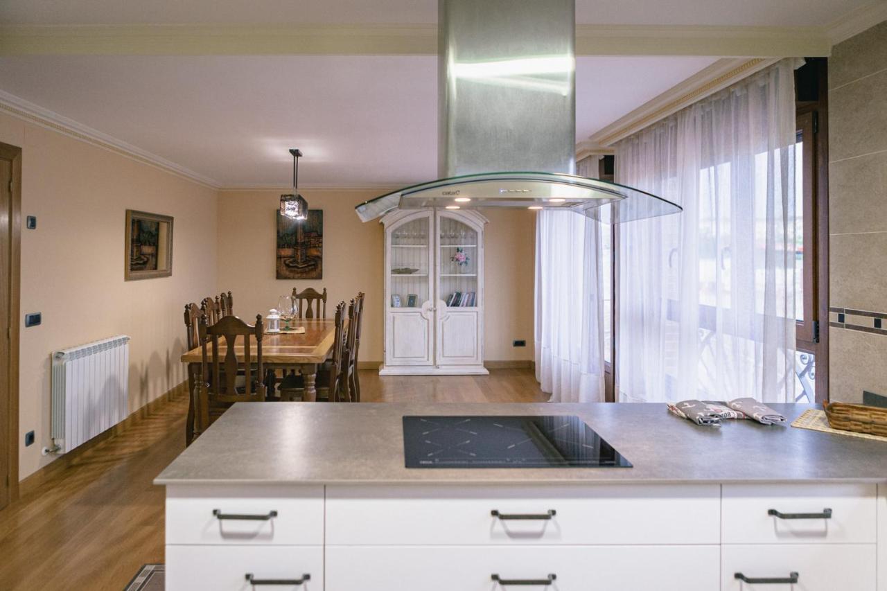 Alojamiento Urabain Apartment Allo Bagian luar foto