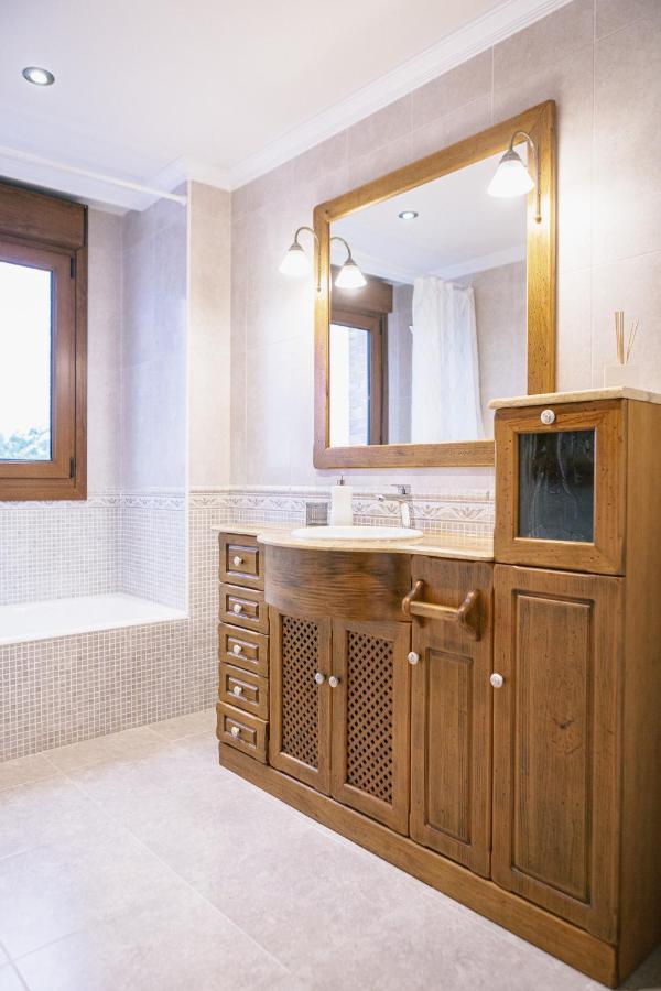 Alojamiento Urabain Apartment Allo Bagian luar foto