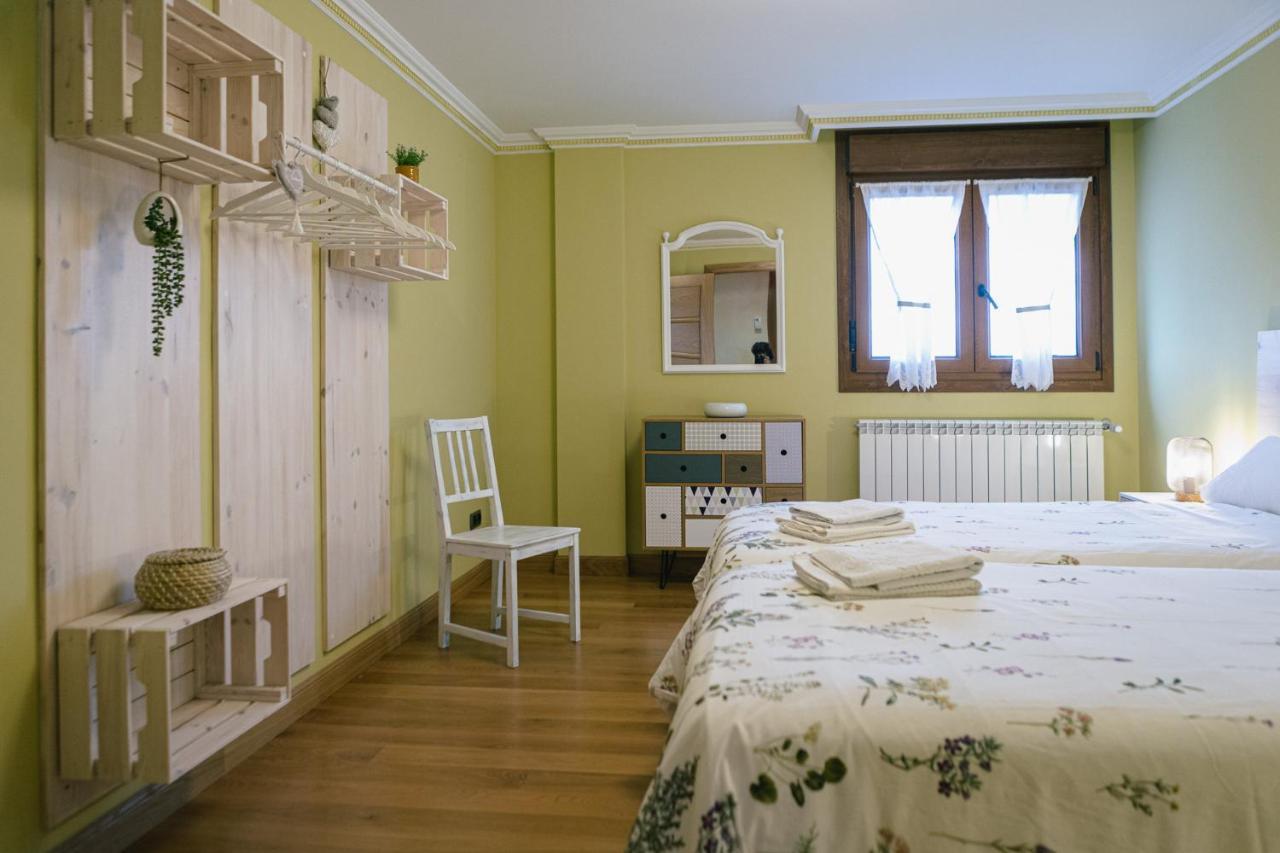 Alojamiento Urabain Apartment Allo Bagian luar foto